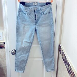 Madewell 9” Mid-Rise Skinny Crop. Pale washed denim. Practically new. Size 31